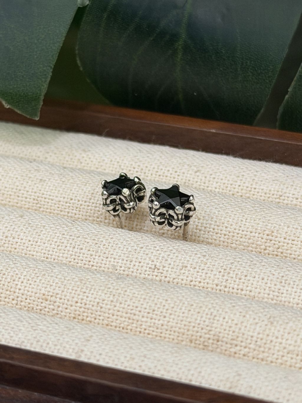 E1474 Black Zircon Retro Star Charm Earrings