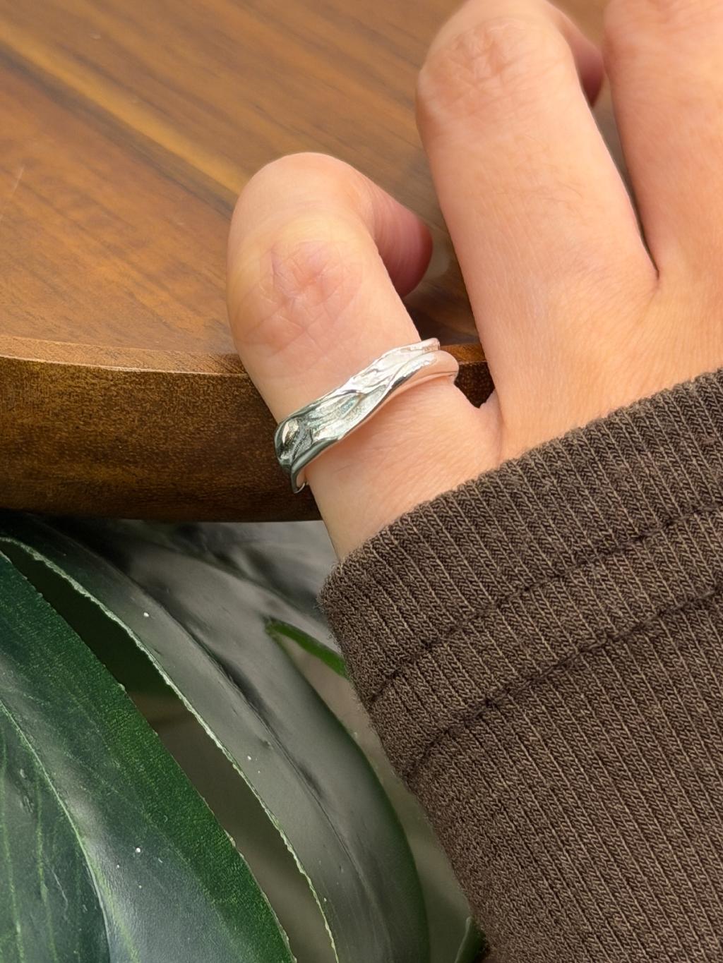 R1742 Irregular Ribbed Pinky Ring