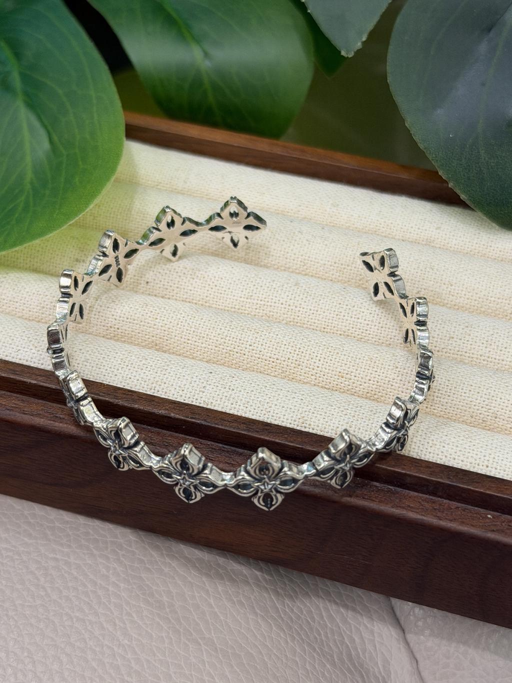 B1545 Hollow Clover Bracelet