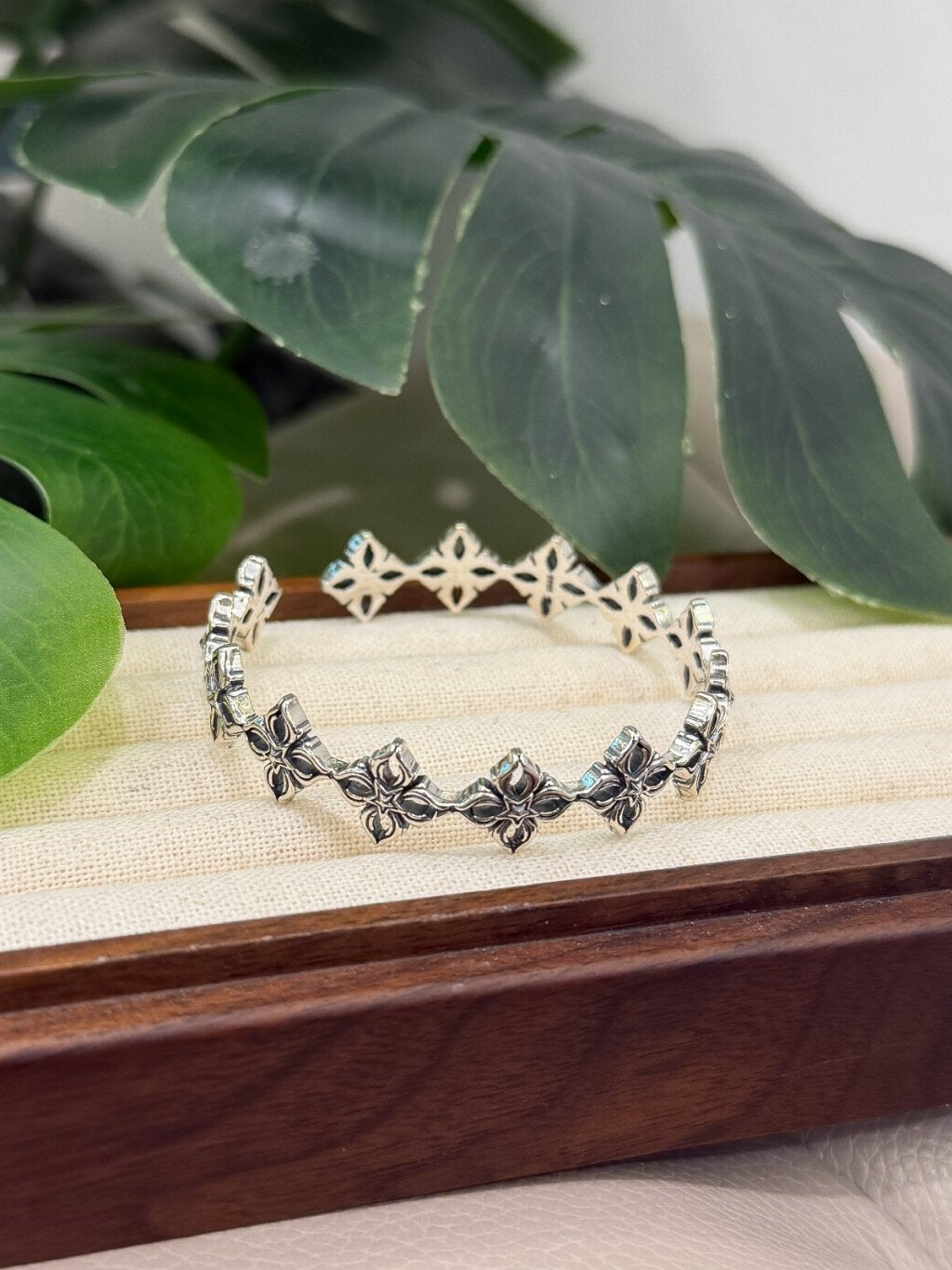 B1545 Hollow Clover Bracelet
