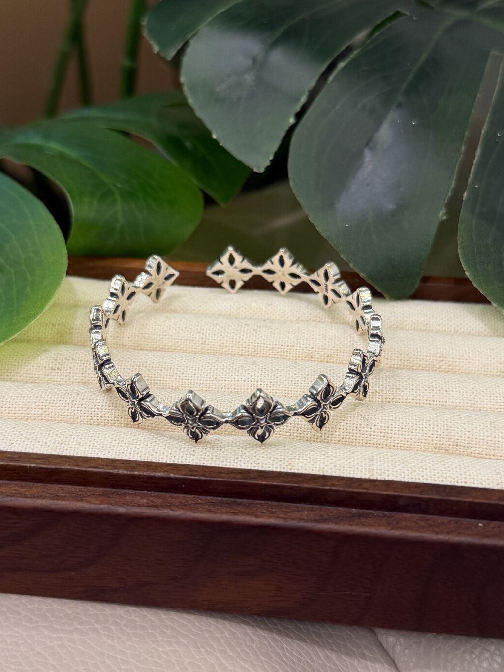 B1545 Hollow Clover Bracelet
