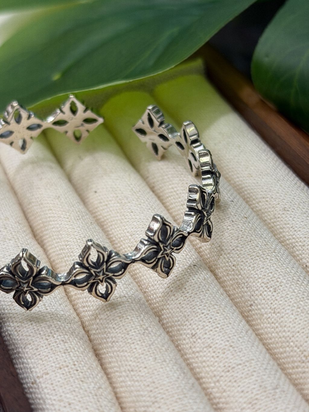 B1545 Hollow Clover Bracelet