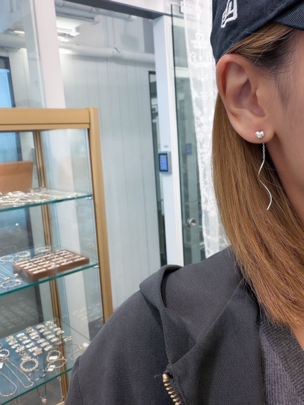 E1478 Wavy Heart Earrings