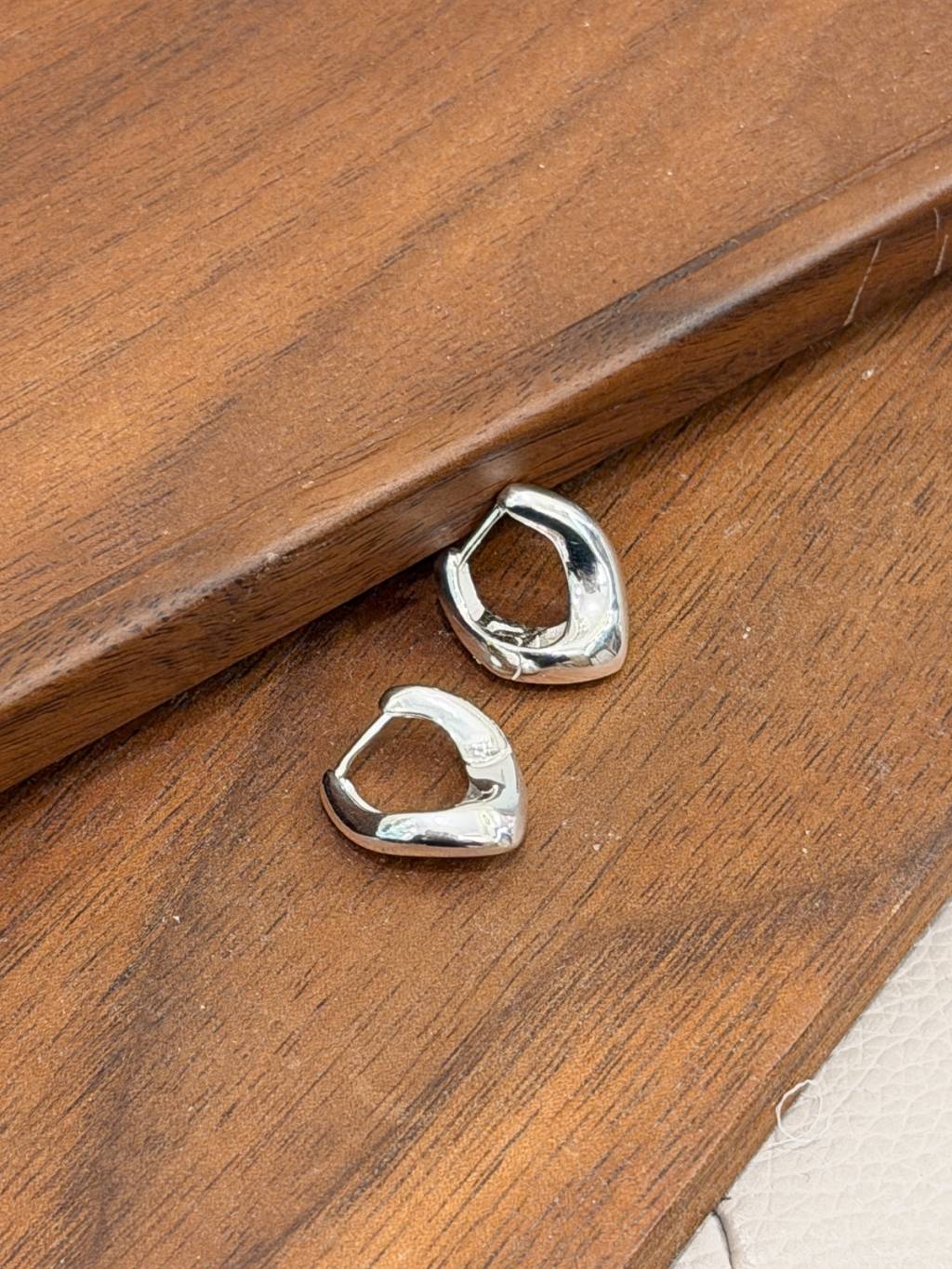 E1480 Chestnut-shaped earrings