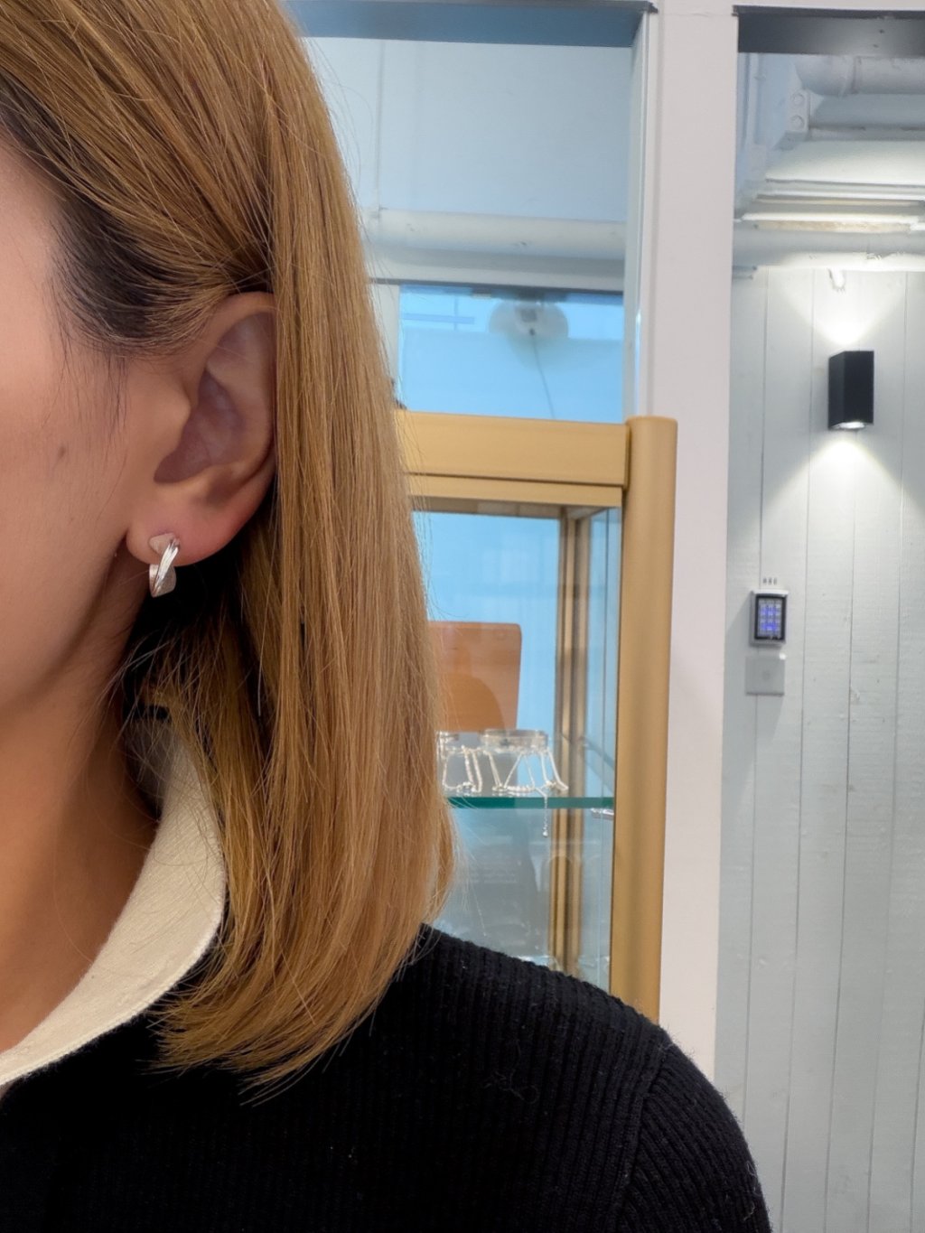 E1482 Frosted and Polished Twisted Hoop Earrings