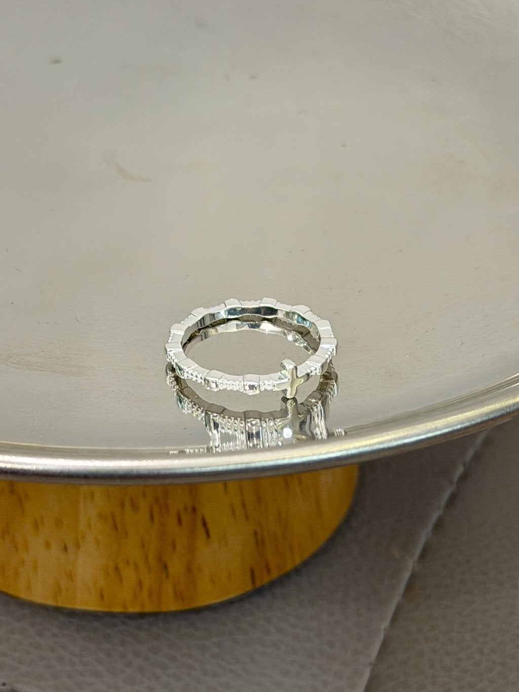 R1763 Prism Cross Ring