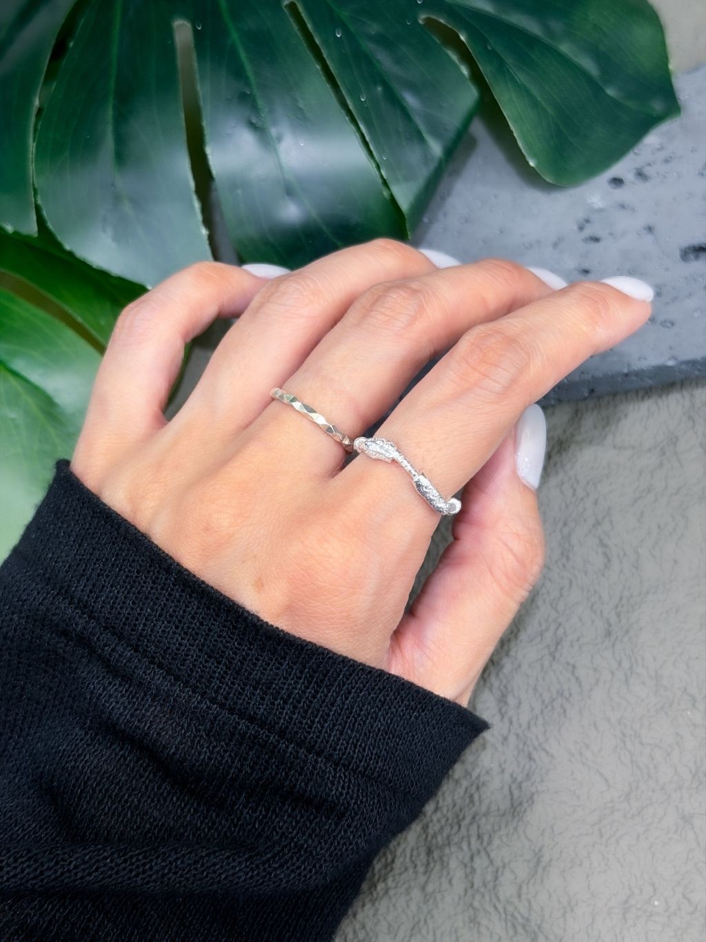 R1765 Iris Wavy Bamboo Ring