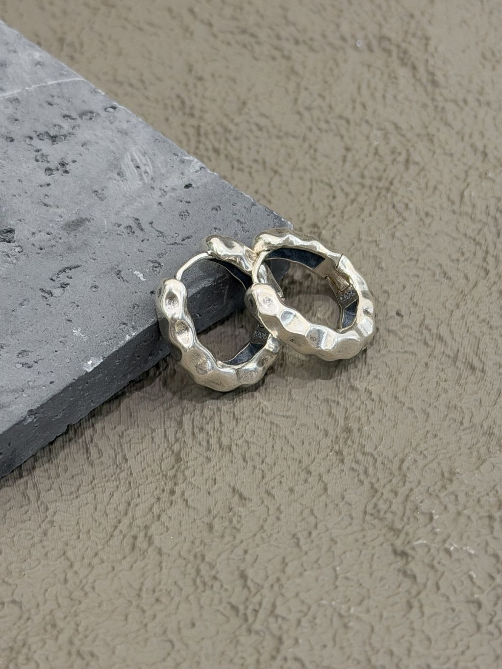 E1485 Hammered Antique Earrings