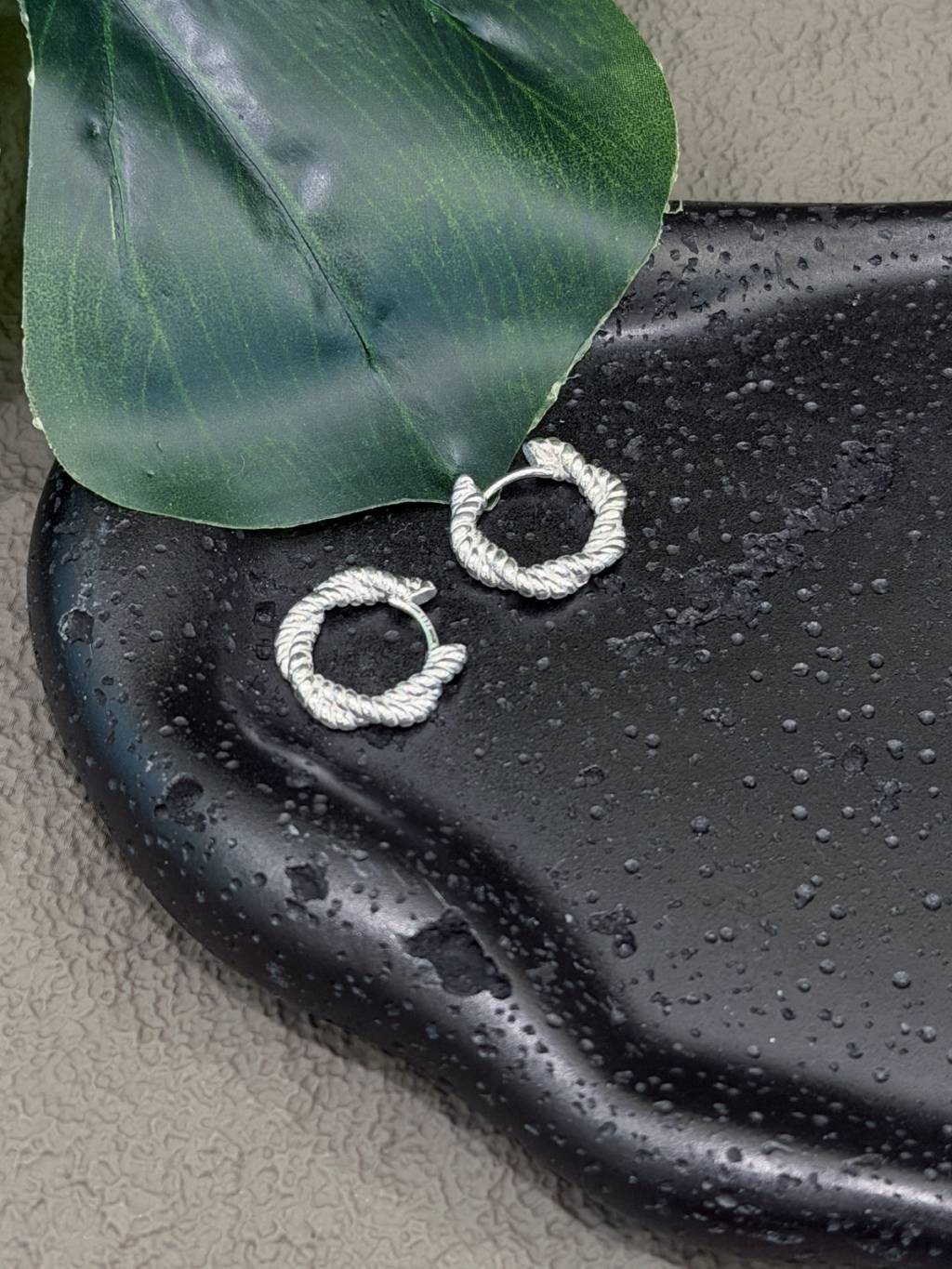 E1486 Twisted Hoop Earrings
