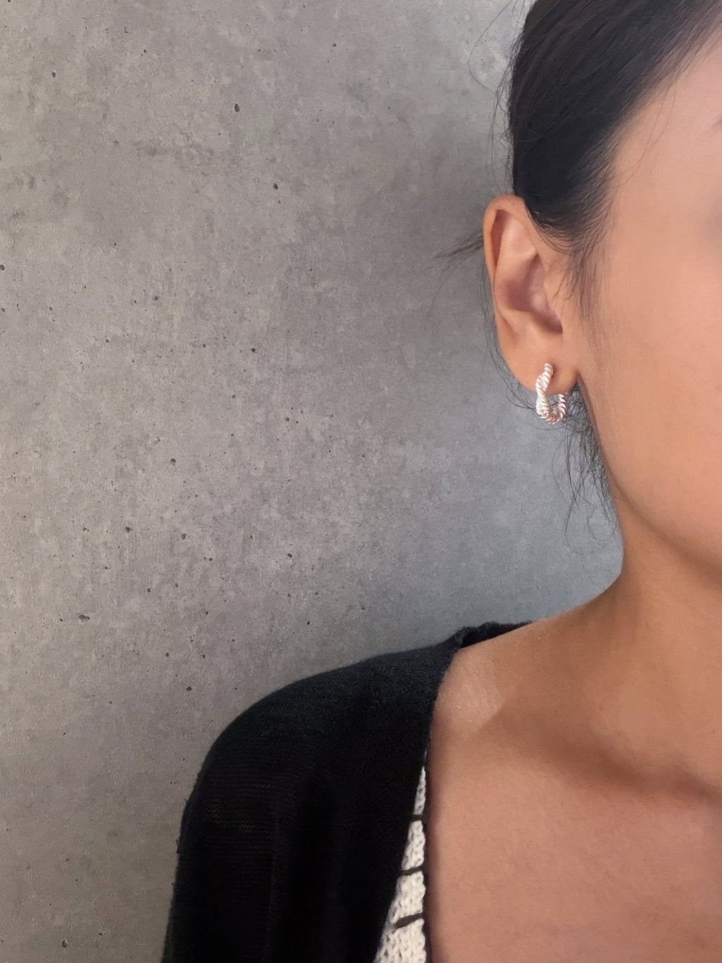E1486 Twisted Hoop Earrings