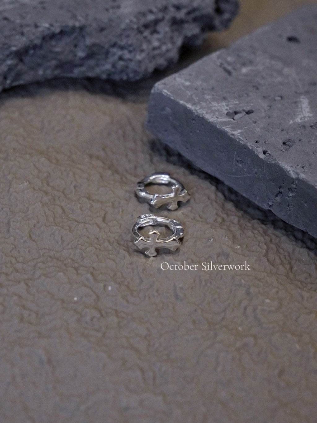 E1491 Cross Earrings
