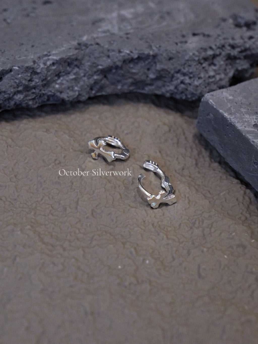 E1491 Cross Earrings