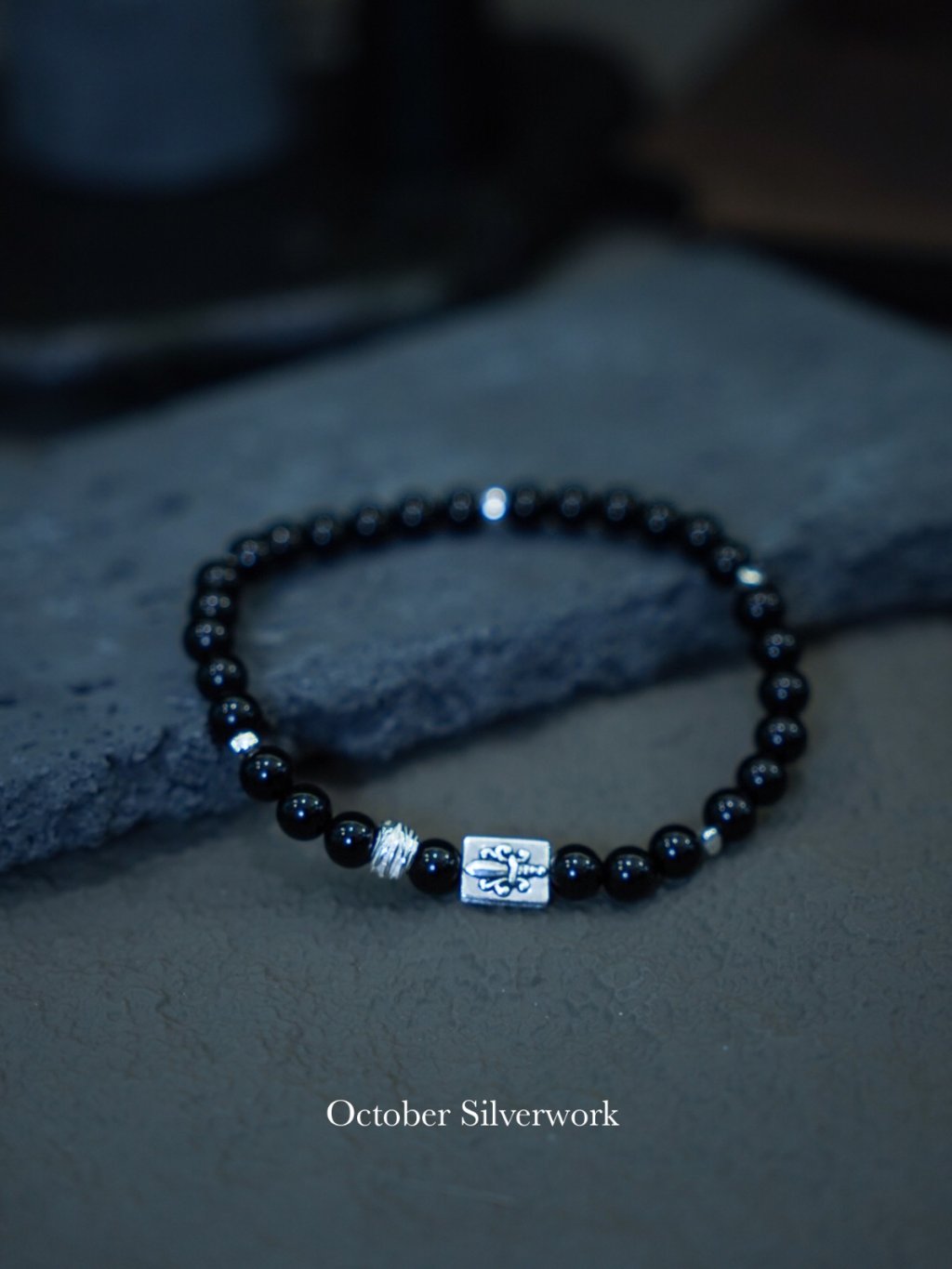 B1567 6mm Men's Black Onyx Cross Elastic Bracelet