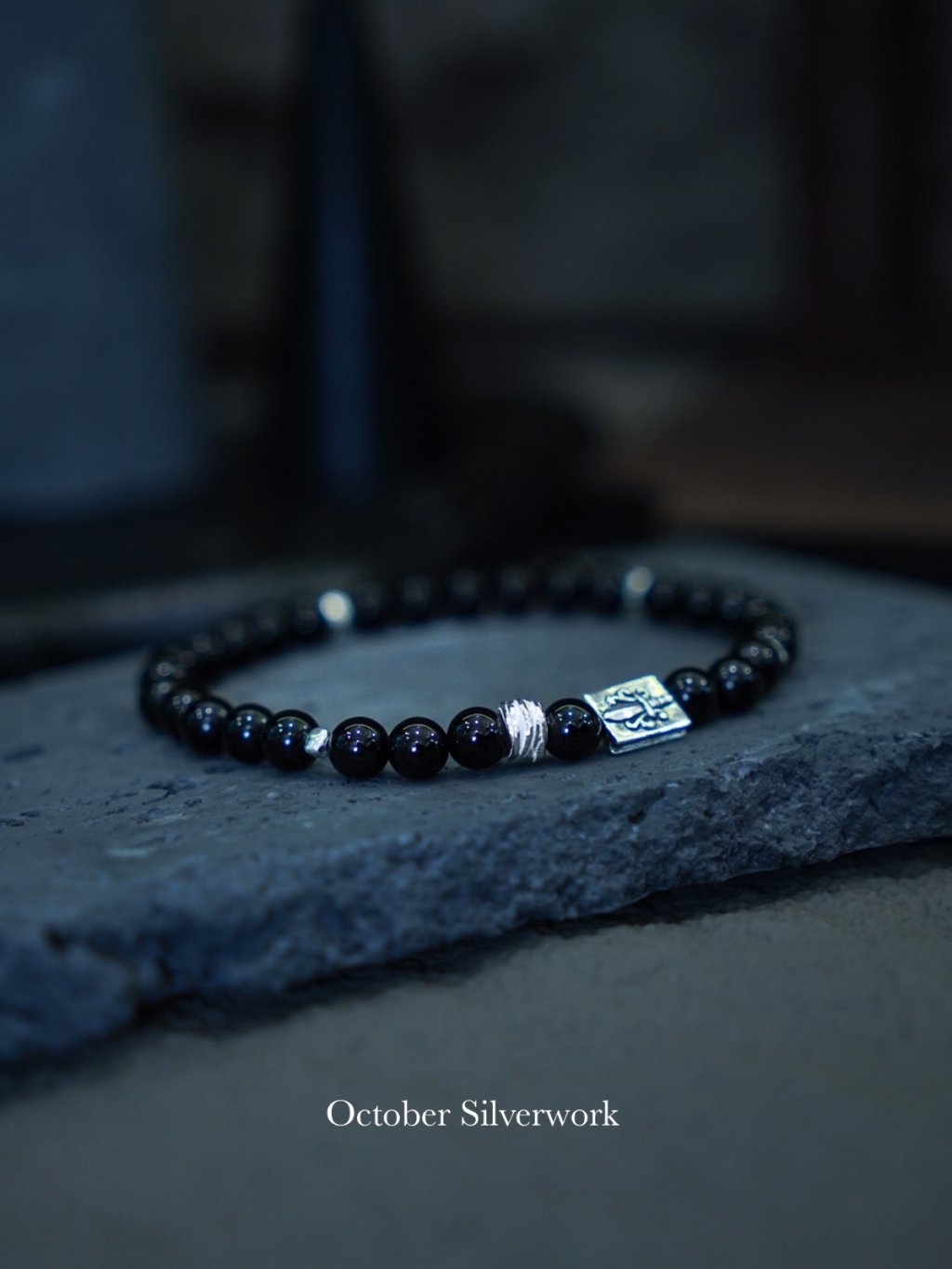 B1567 6mm Men's Black Onyx Cross Elastic Bracelet