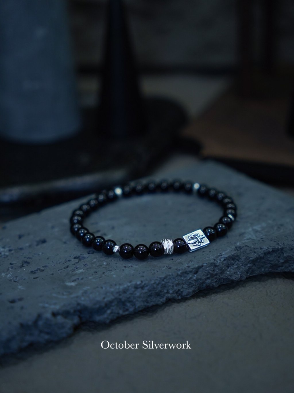 B1567 6mm Men's Black Onyx Cross Elastic Bracelet