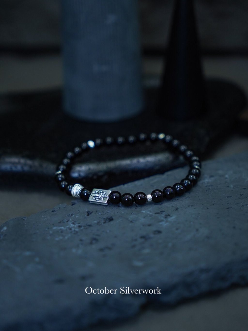 B1567 6mm Men's Black Onyx Cross Elastic Bracelet