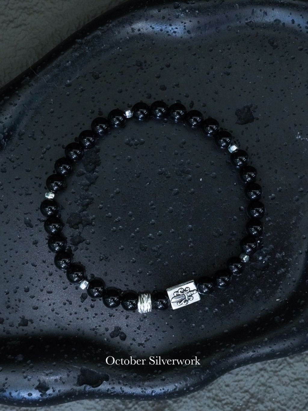 B1567 6mm Men's Black Onyx Cross Elastic Bracelet