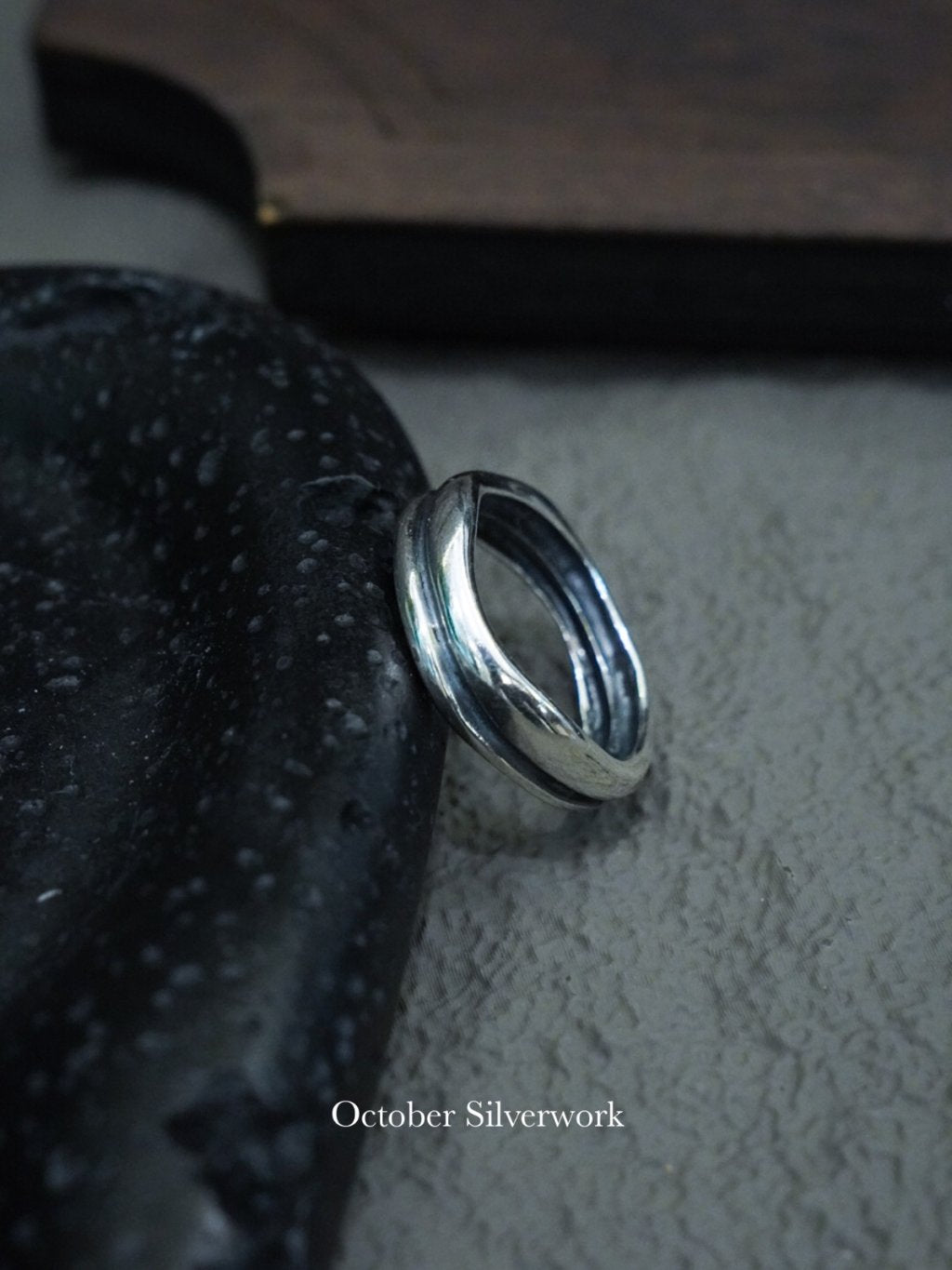 R1781 Polished vintage hammered ring