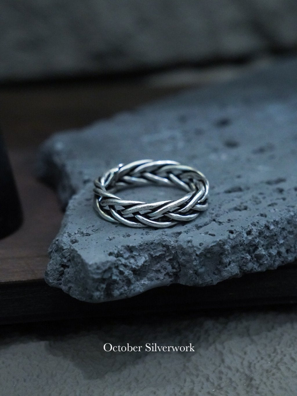 R1782 Woven Distressed Ring