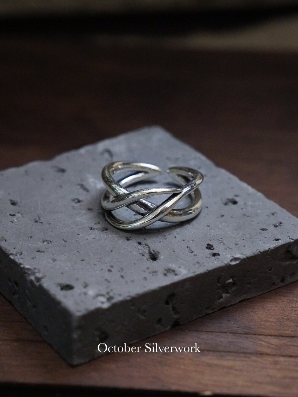 R1778 Vintage Intersecting Tail Ring