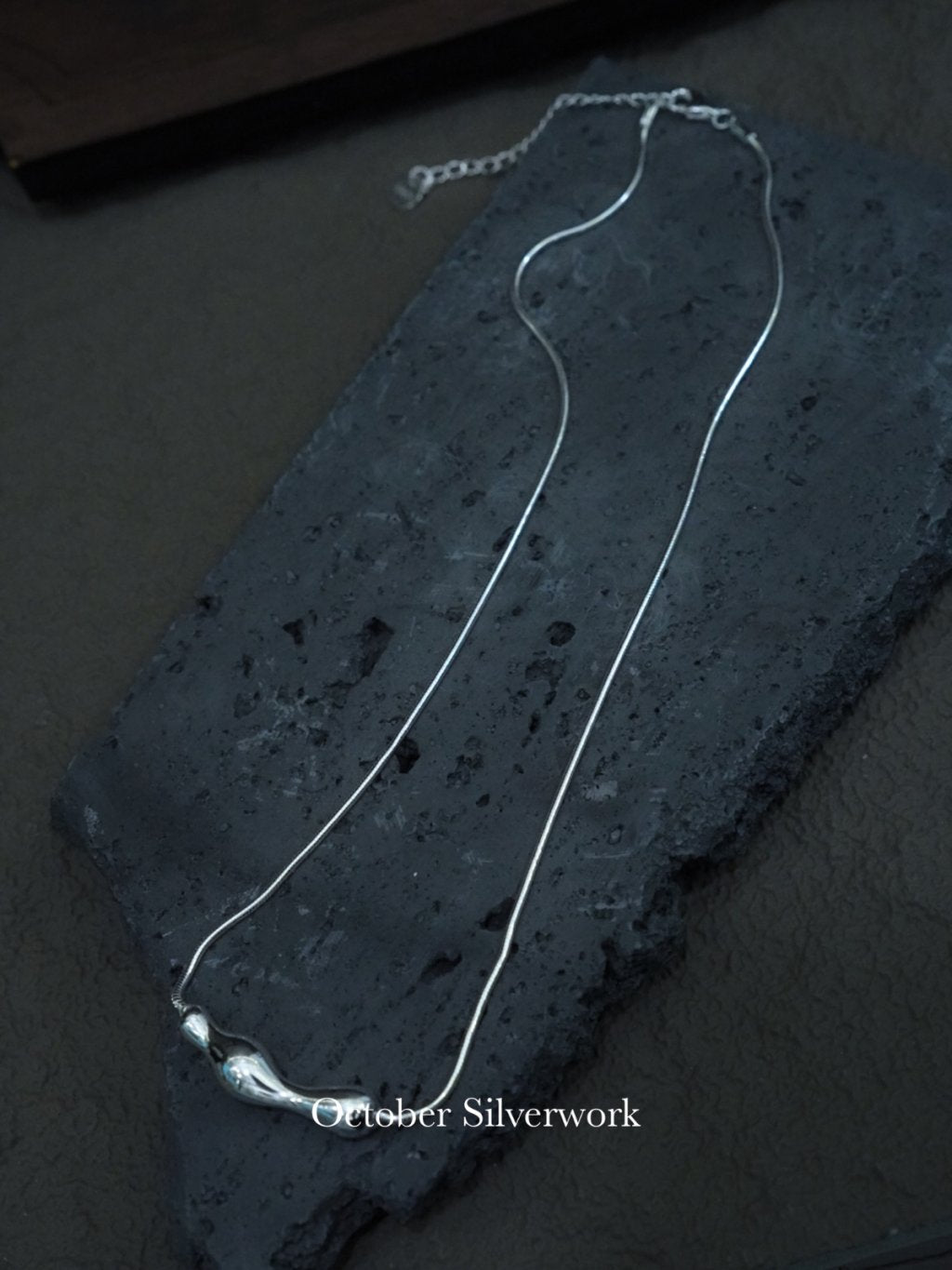 N1357 Geometric Wave Solid Necklace