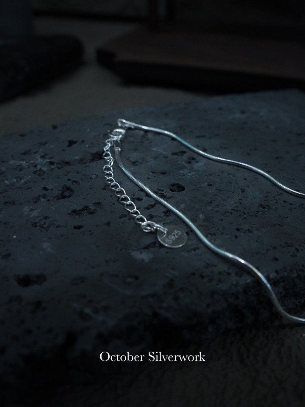 N1357 Geometric Wave Solid Necklace