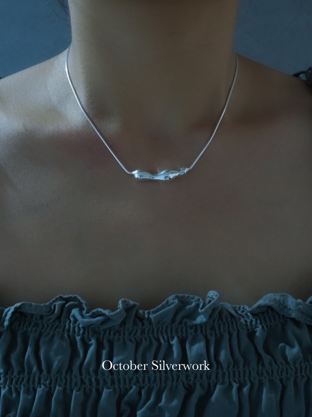 N1357 Geometric Wave Solid Necklace