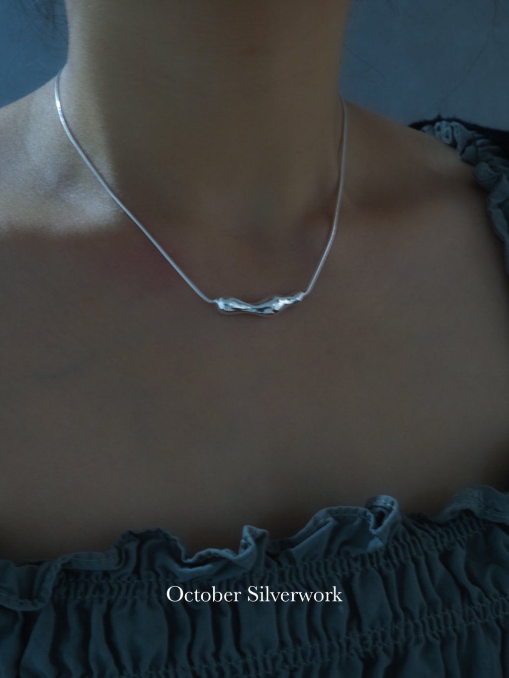 N1357 Geometric Wave Solid Necklace