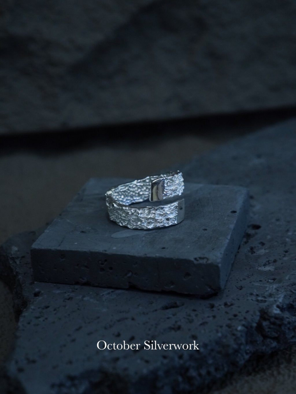 R1784 Double Layer Ring with Rock Texture
