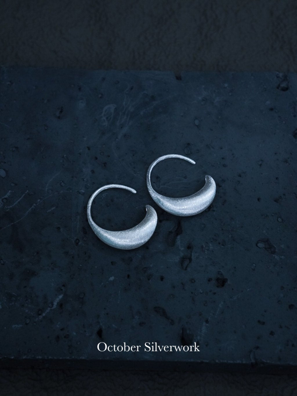 E1501 Frosted C-shaped Earrings
