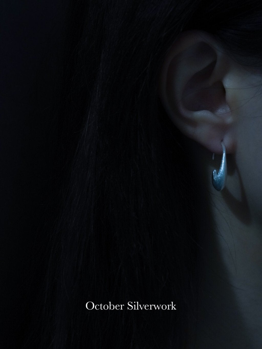 E1501 Frosted C-shaped Earrings