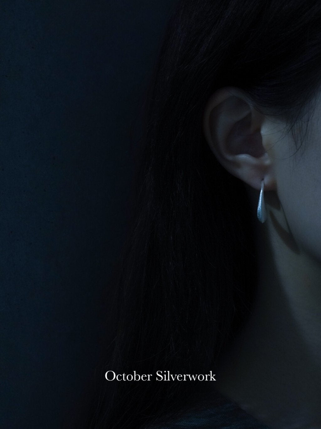 E1501 Frosted C-shaped Earrings