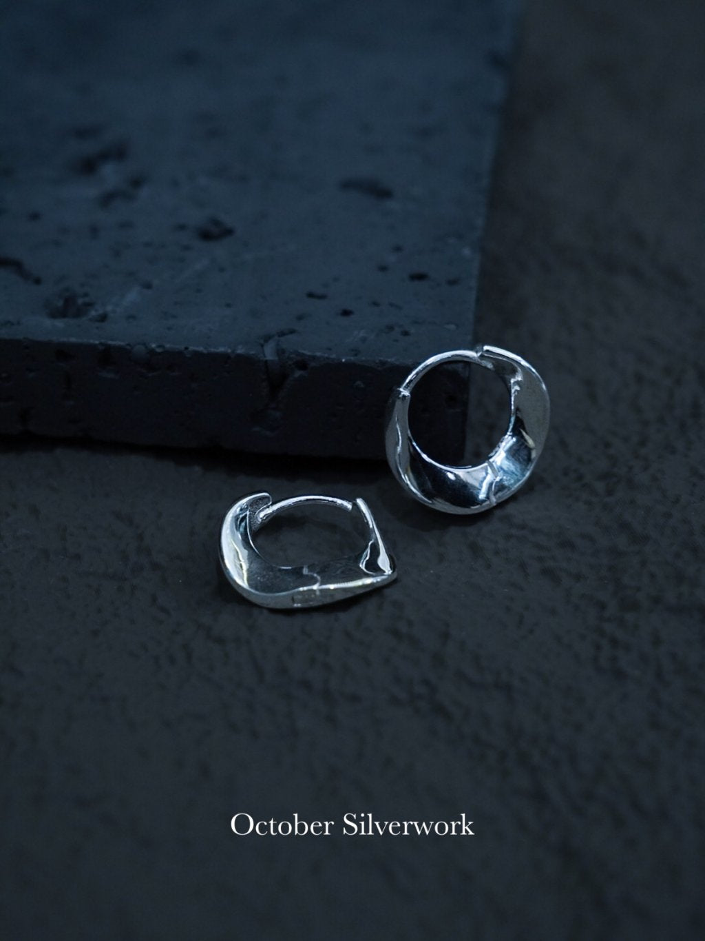 E1503 Flat Twisted Hoop Earrings