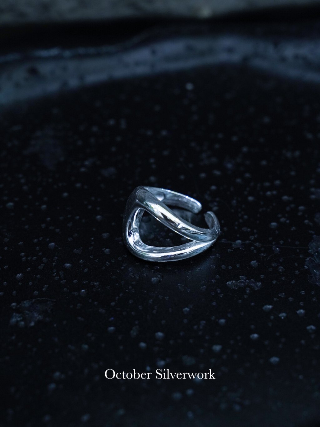 R1787 Hollow Outline Ring (Pinky Ring)
