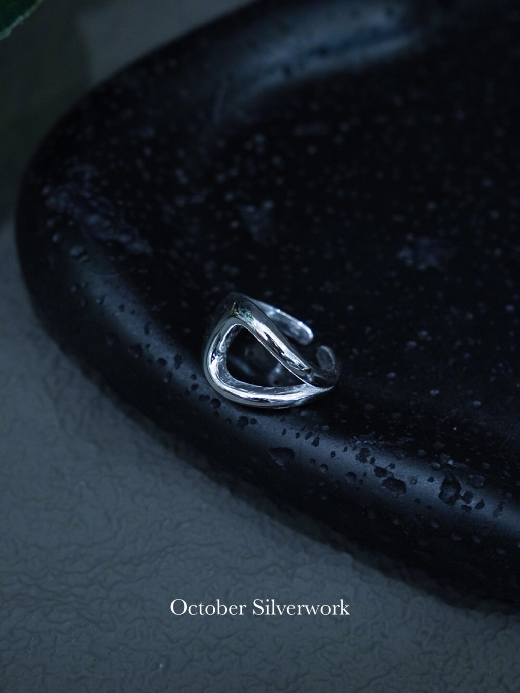 R1787 Hollow Outline Ring (Pinky Ring)