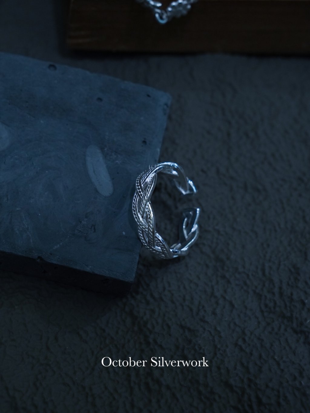 R1789 Textured Woven Ring